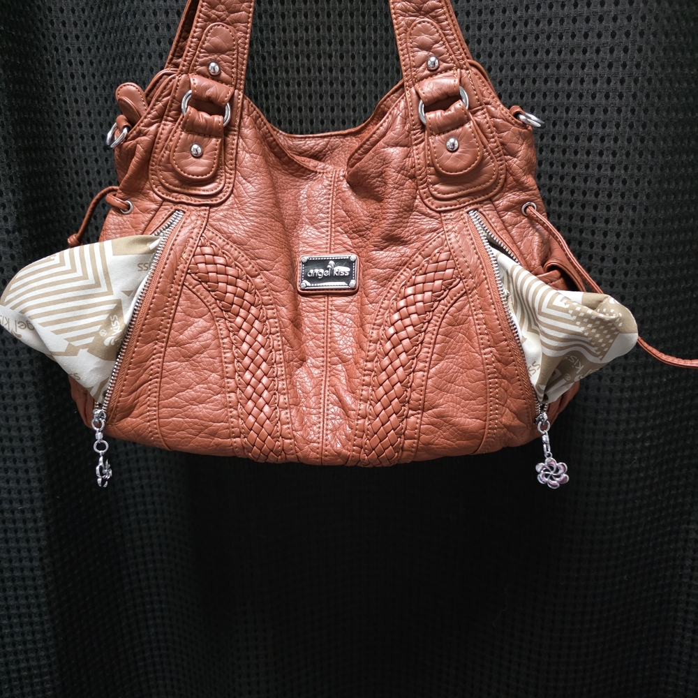 Angel Kiss Brown Handbag - Picture 3 of 12